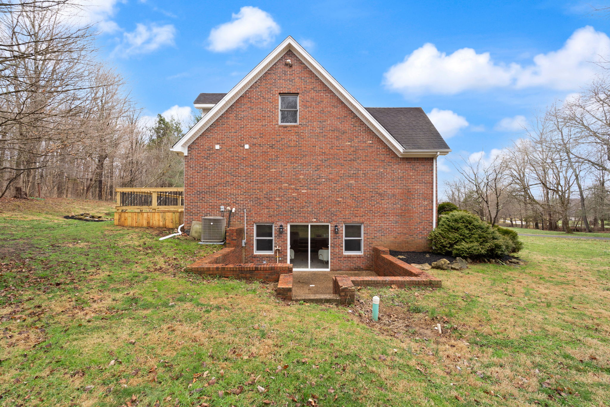 7474 Saddlebrook Court — Exterior 6