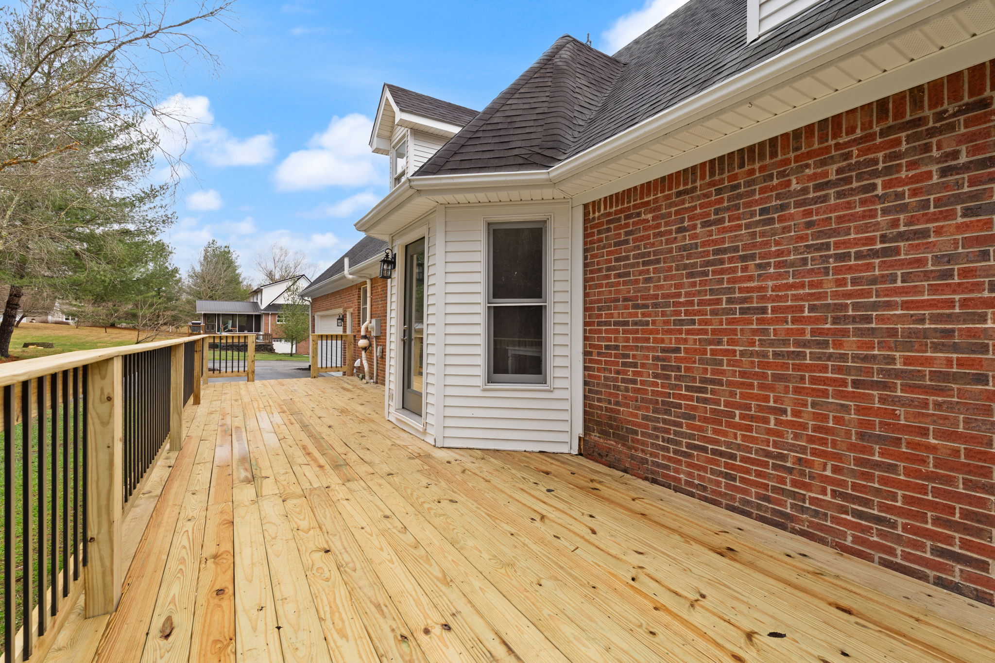 7474 Saddlebrook Court — Exterior 9