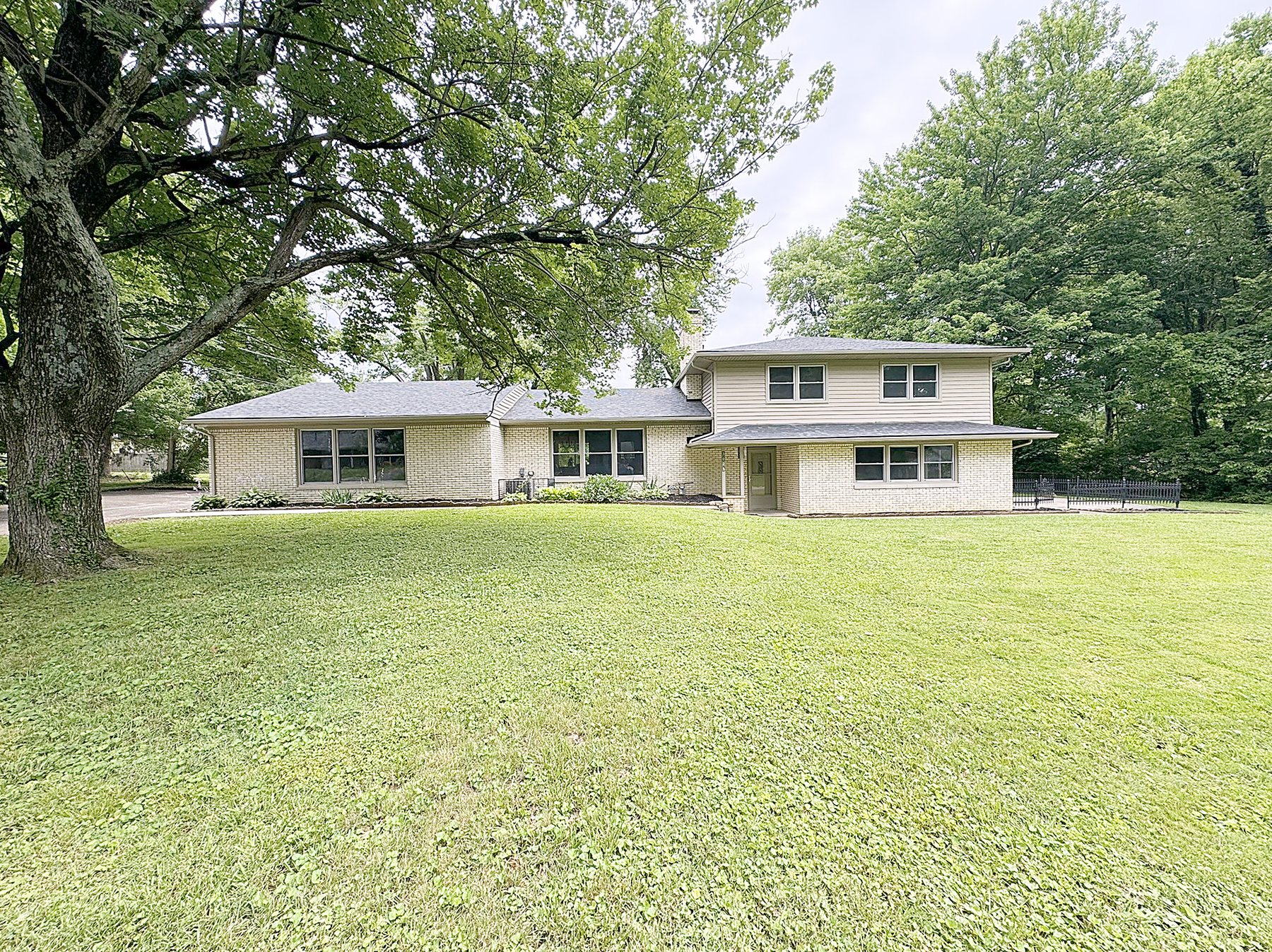 3025 Seminole Drive, Jeffersonville, Indiana - 3 bed 2.5 bath home for sale