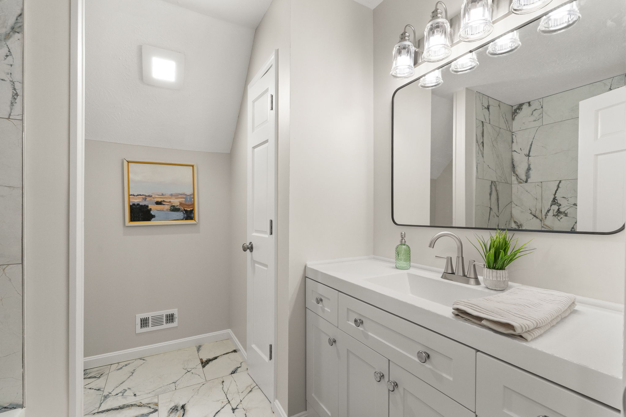 7474 Saddlebrook Court — Bathroom 6