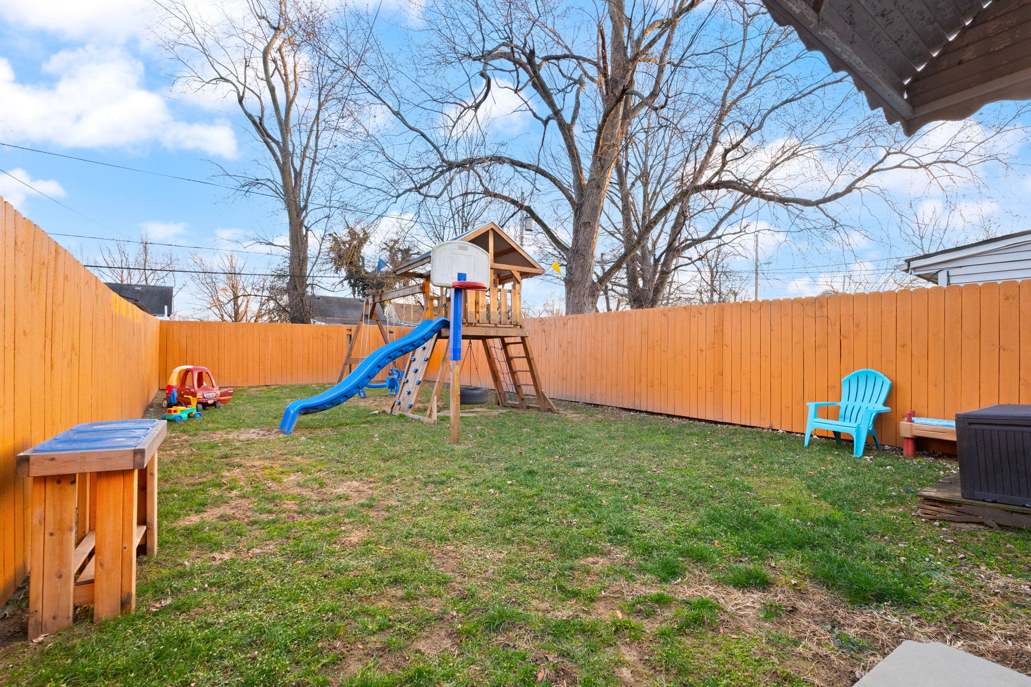 1120 Ekin Ave — Photo 2