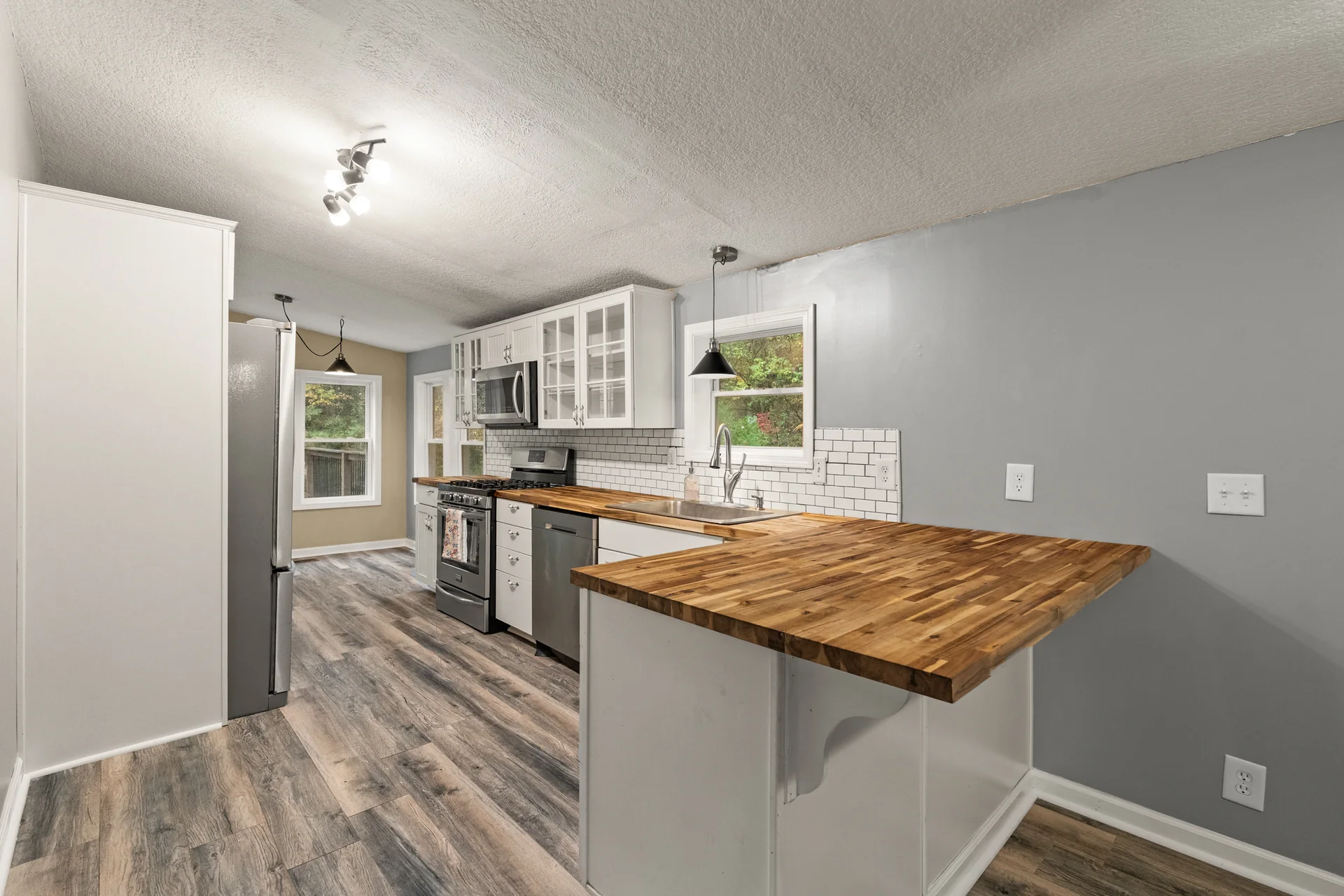 Kitchen breakfast bar at 2206 Old State Road