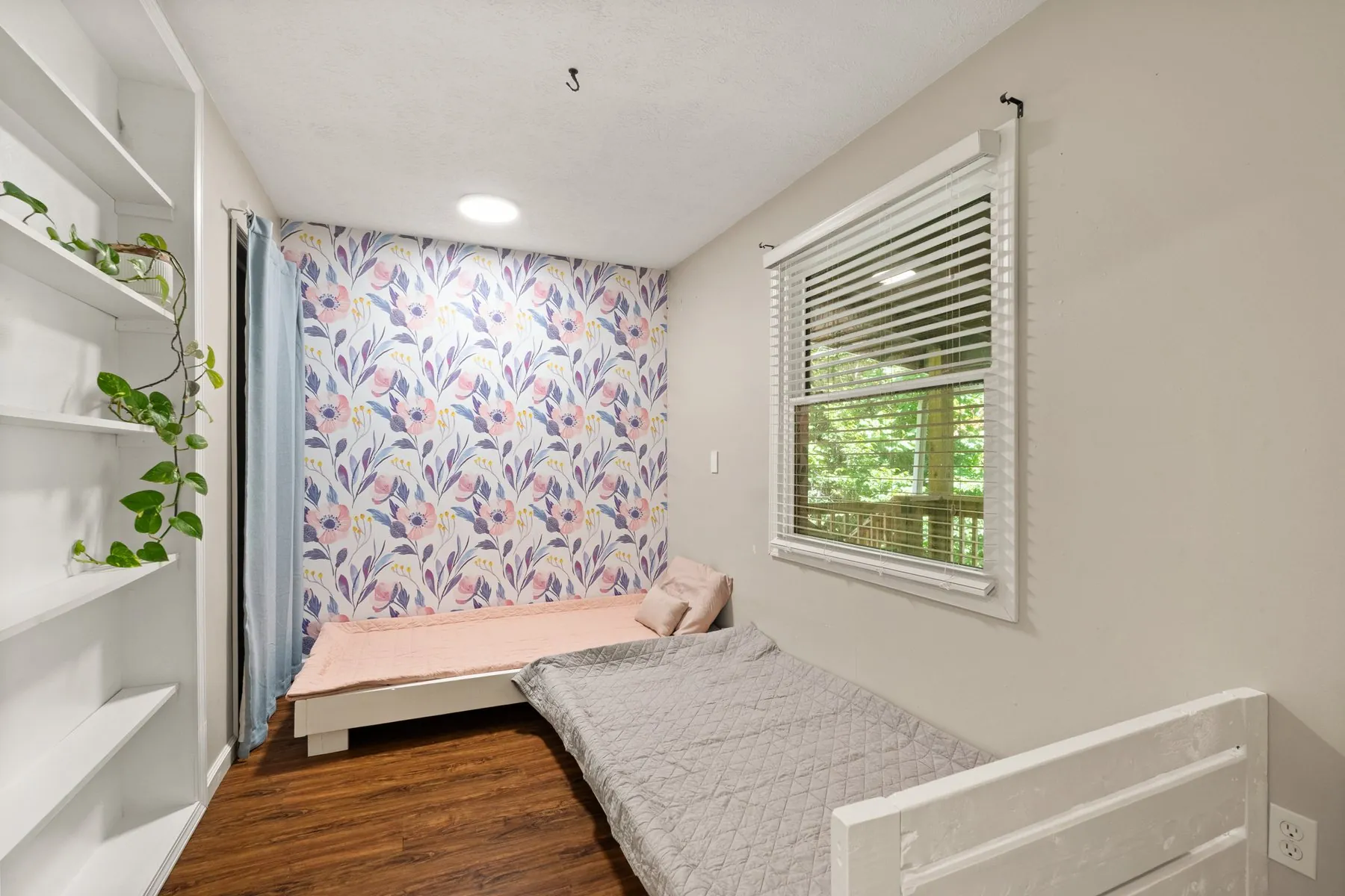 Second bedroom — floral accent wall