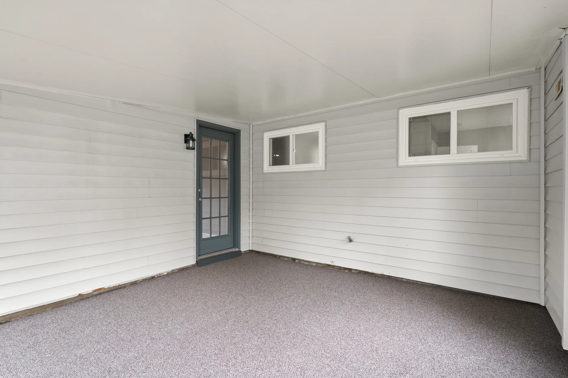 Florida room and entry at 4800 Partridge Run